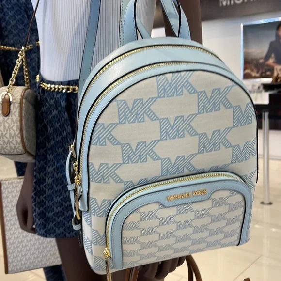 Michael Kors Jaycee Medium Logo Zip Pocket Backpack 

35S3G8TB2J
Vista Blue - Picture 2 of 16